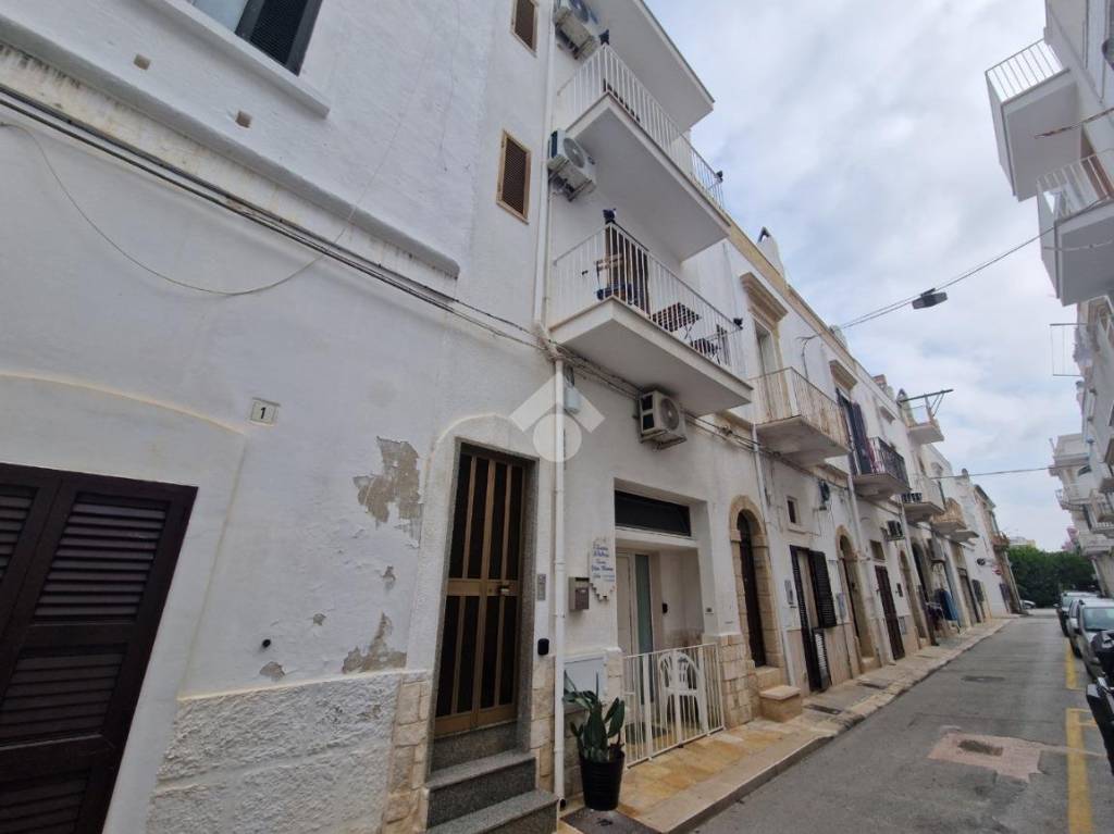casa indipendente in vendita a Polignano a Mare