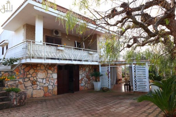 casa indipendente in vendita a Polignano a Mare