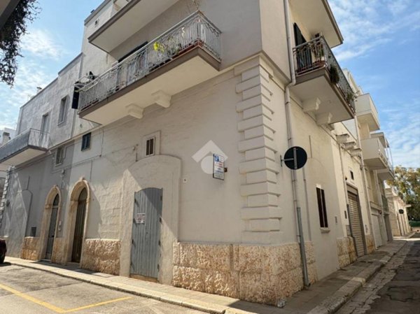 casa indipendente in vendita a Polignano a Mare