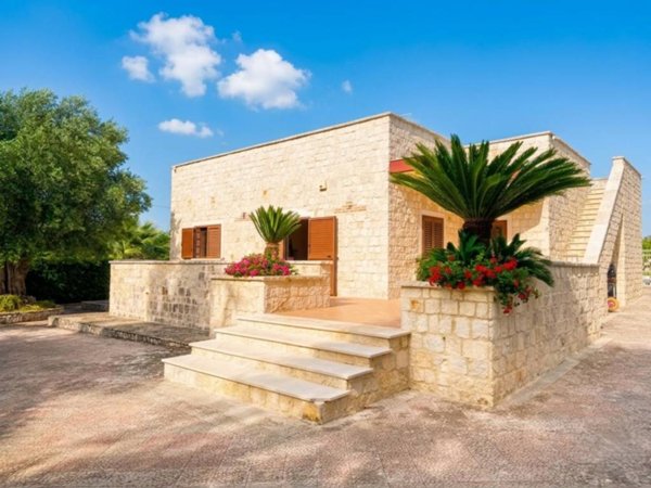 casa indipendente in vendita a Polignano a Mare