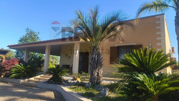 casa indipendente in vendita a Polignano a Mare