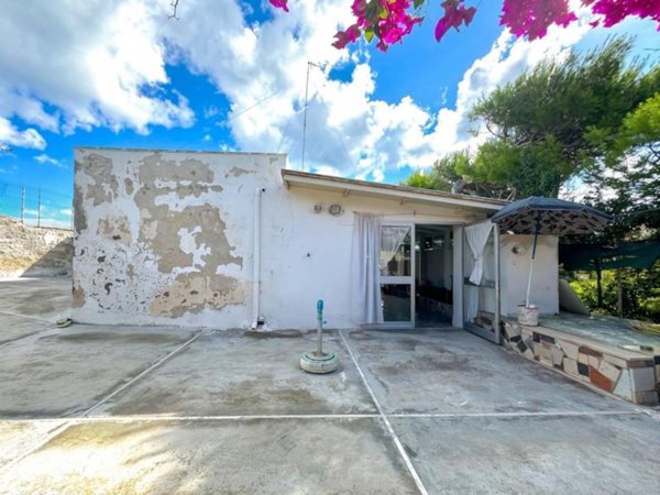 casa indipendente in vendita a Polignano a Mare