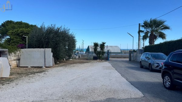 locale commerciale in vendita a Polignano a Mare