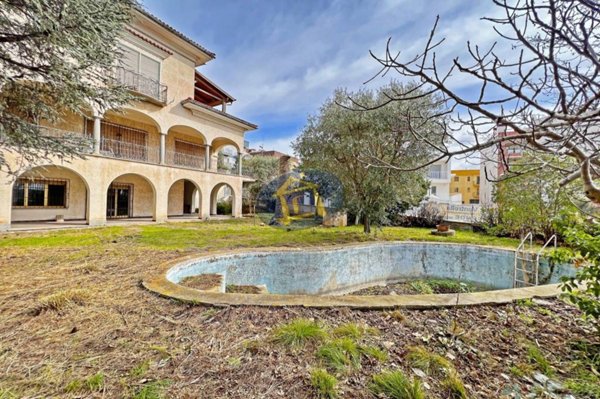 casa indipendente in vendita a Putignano