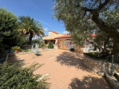 casa indipendente in vendita a Putignano