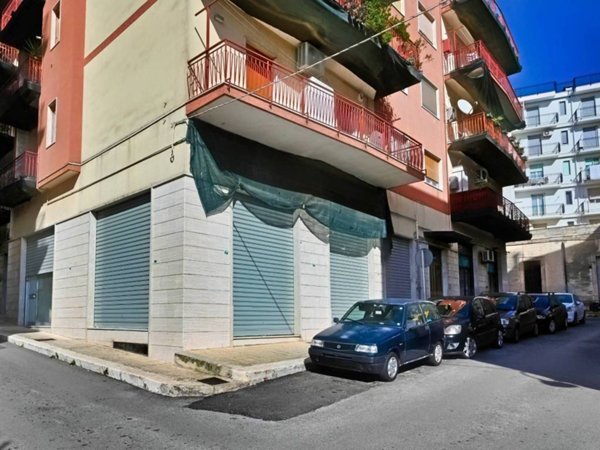 locale commerciale in vendita a Putignano