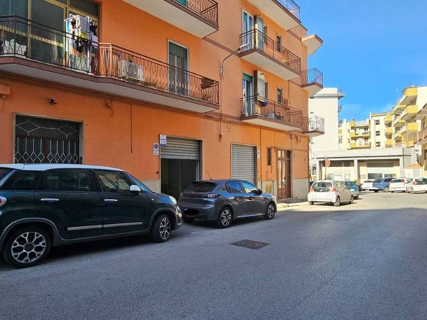 locale commerciale in vendita a Putignano