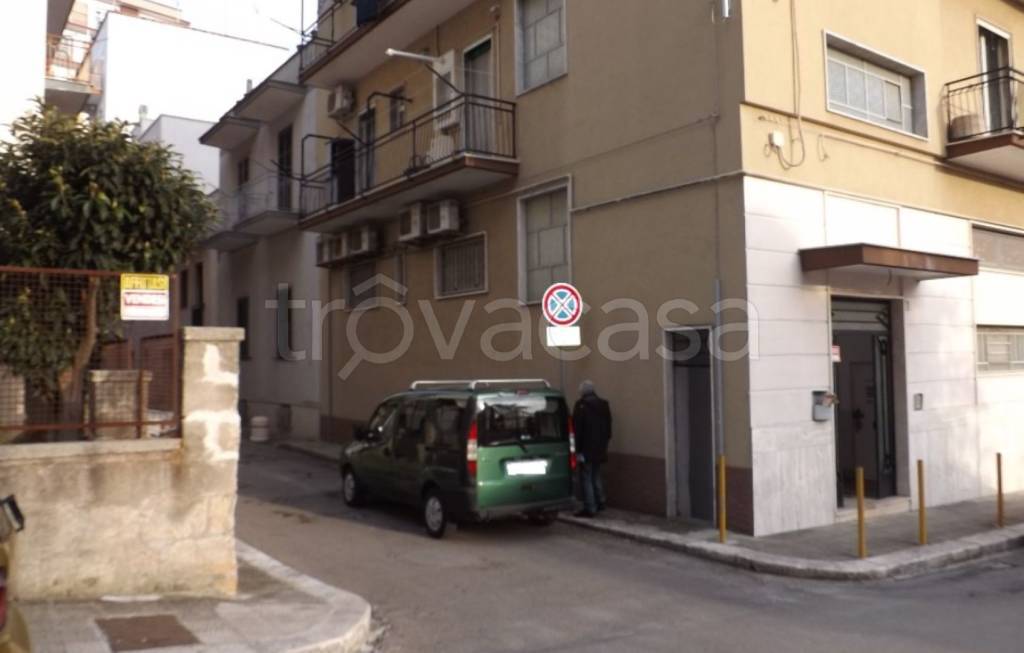 locale commerciale in vendita a Putignano