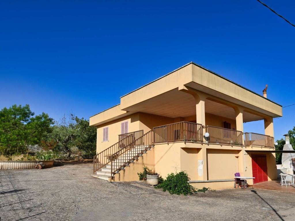 casa indipendente in vendita a Putignano