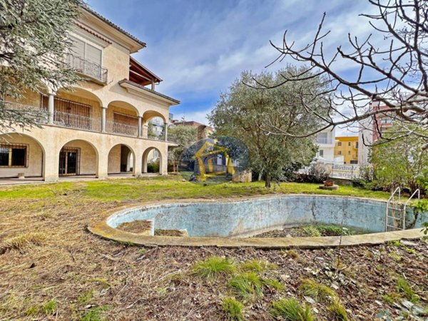 casa indipendente in vendita a Putignano
