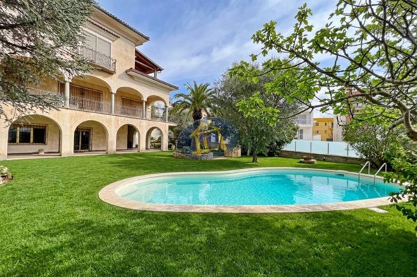 casa indipendente in vendita a Putignano