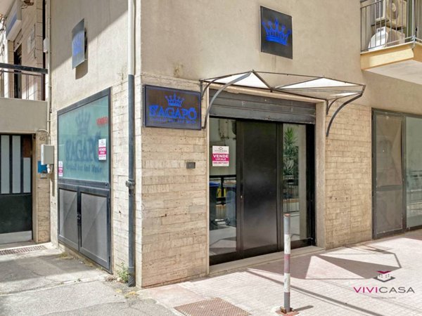 locale commerciale in vendita a Putignano