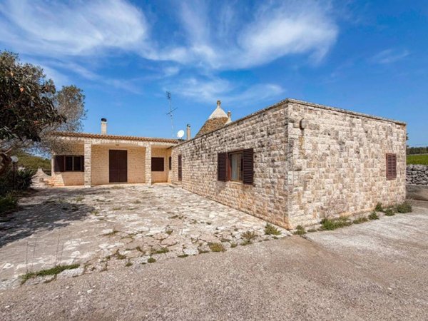 casa indipendente in vendita a Putignano