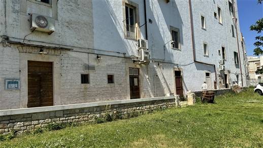 negozio in vendita a Putignano