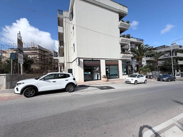 negozio in vendita a Putignano