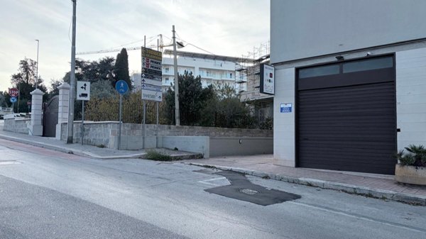 locale commerciale in vendita a Putignano