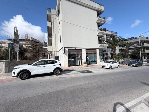 locale commerciale in vendita a Putignano