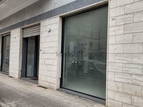 locale commerciale in vendita a Putignano