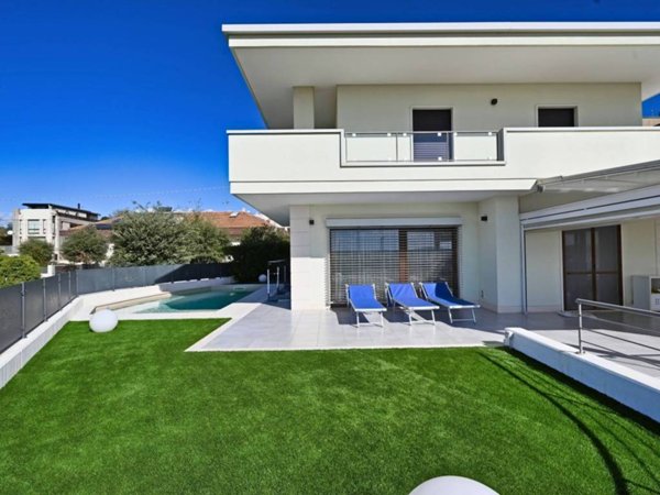 casa indipendente in vendita a Putignano