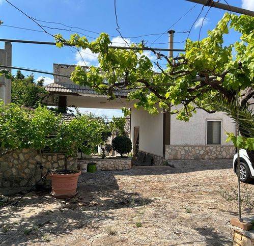 casa indipendente in vendita a Putignano
