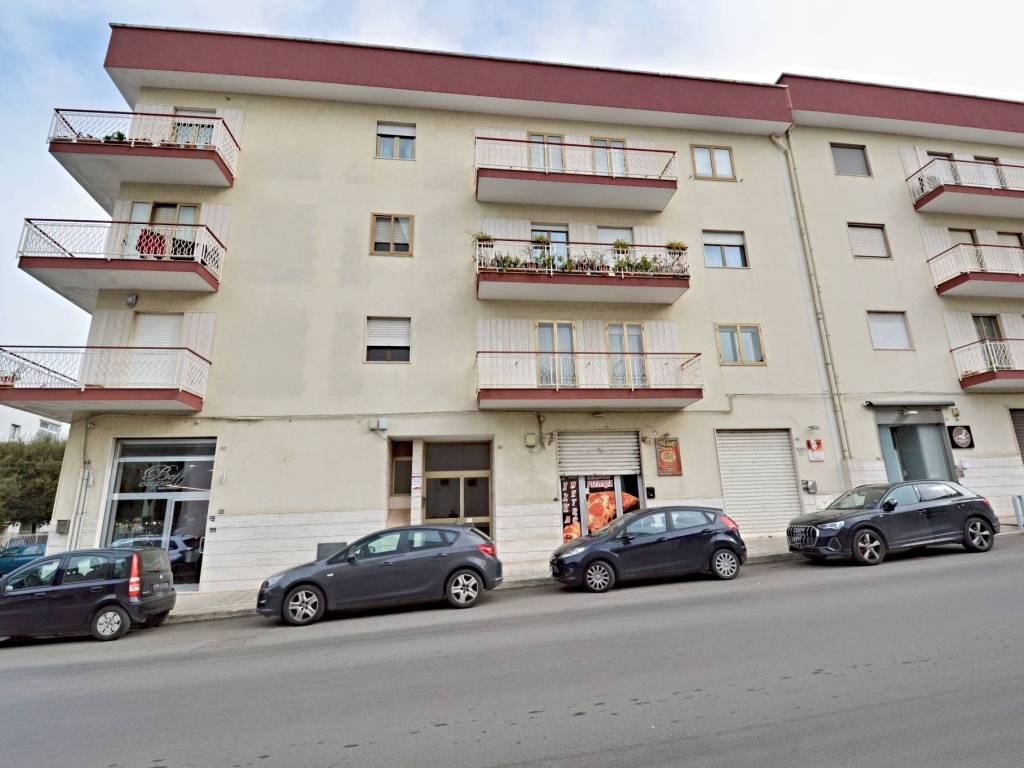 locale commerciale in vendita a Putignano