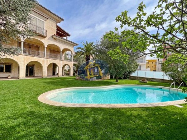 casa indipendente in vendita a Putignano