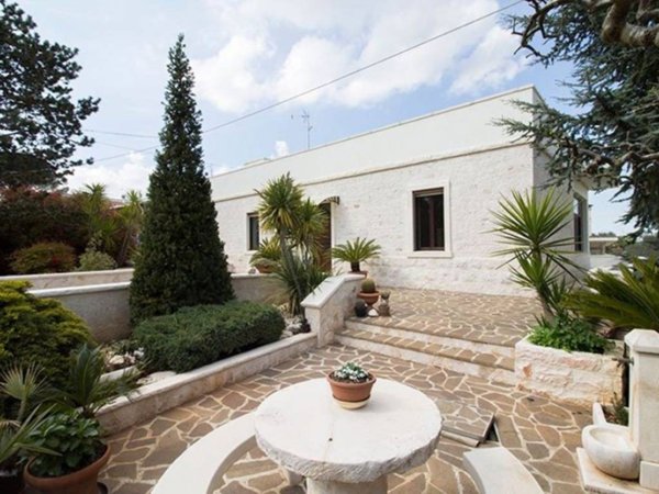 casa indipendente in vendita a Putignano in zona Gorgo di Mola