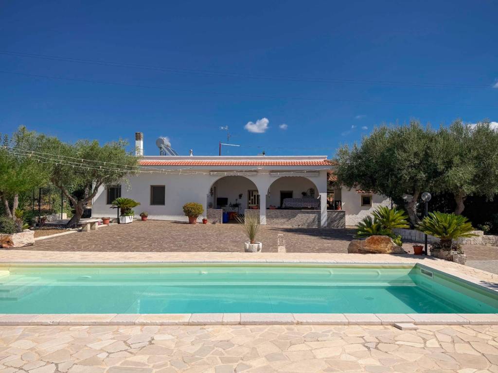 casa indipendente in vendita a Putignano