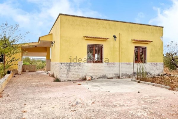 casa indipendente in vendita a Putignano