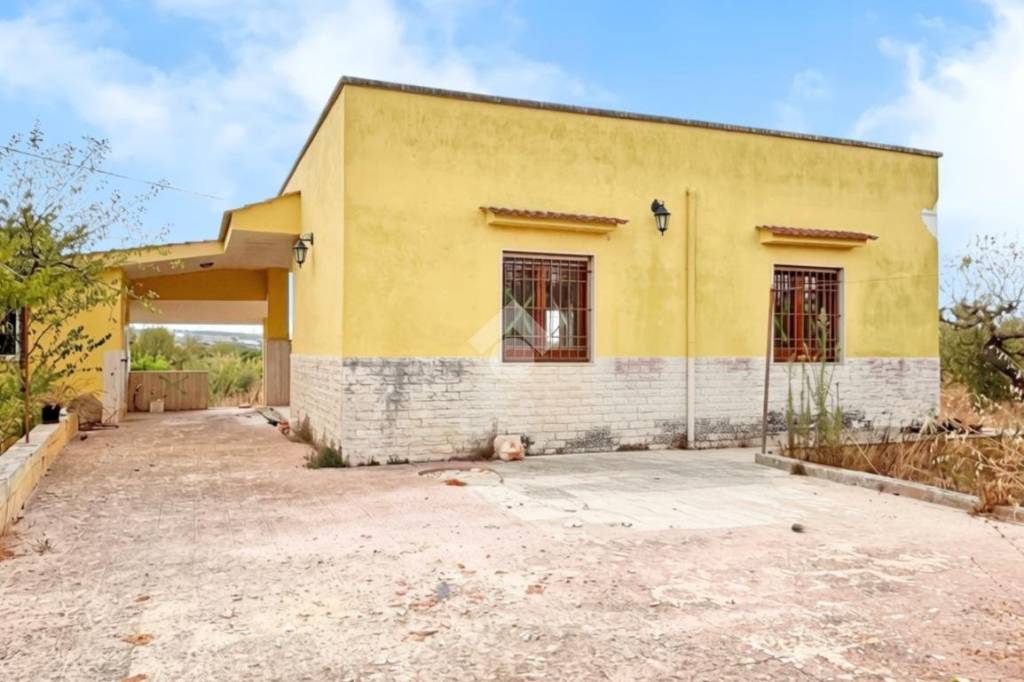 casa indipendente in vendita a Putignano