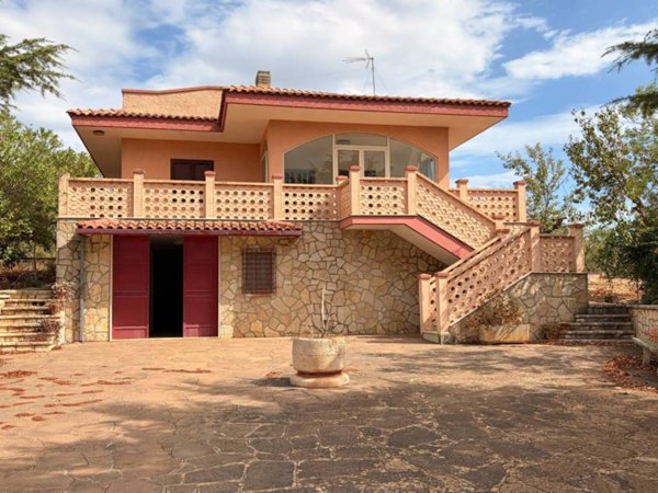 casa indipendente in vendita a Putignano