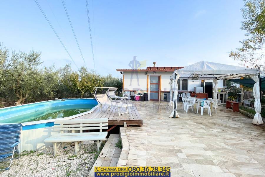 casa indipendente in vendita a Ruvo di Puglia in zona Calendano