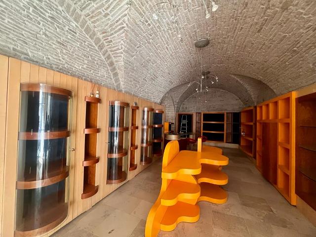 locale commerciale in vendita a Ruvo di Puglia