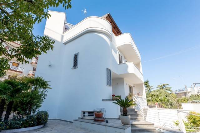 casa indipendente in vendita a Ruvo di Puglia