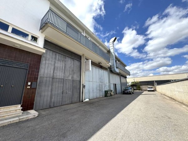 locale commerciale in vendita a Ruvo di Puglia