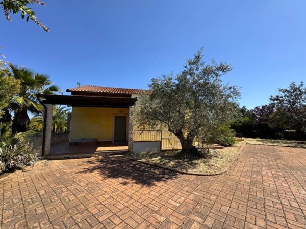 casa indipendente in vendita a Ruvo di Puglia in zona Calendano