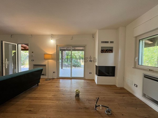 casa indipendente in vendita a Ruvo di Puglia in zona Calendano