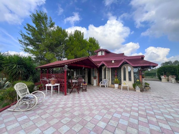 casa indipendente in vendita a Ruvo di Puglia in zona Calendano