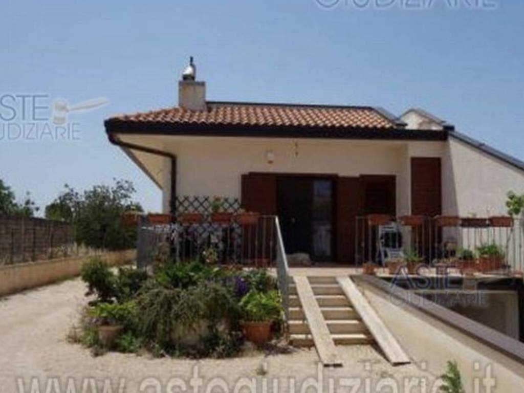casa indipendente in vendita a Sammichele di Bari