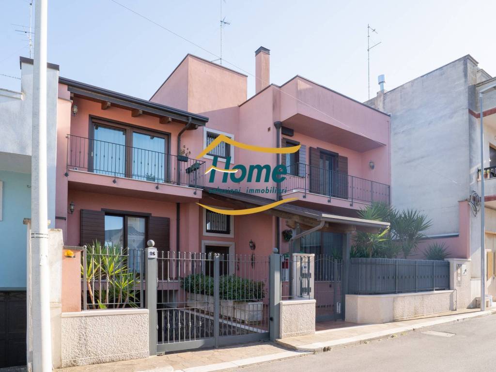 casa indipendente in vendita a Sammichele di Bari