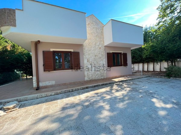 casa indipendente in vendita a Sammichele di Bari