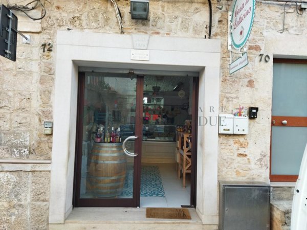 locale commerciale in vendita a Sannicandro di Bari