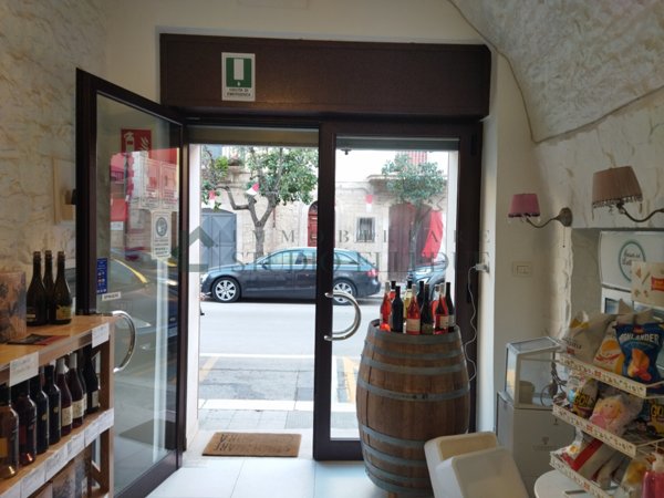 locale commerciale in vendita a Sannicandro di Bari