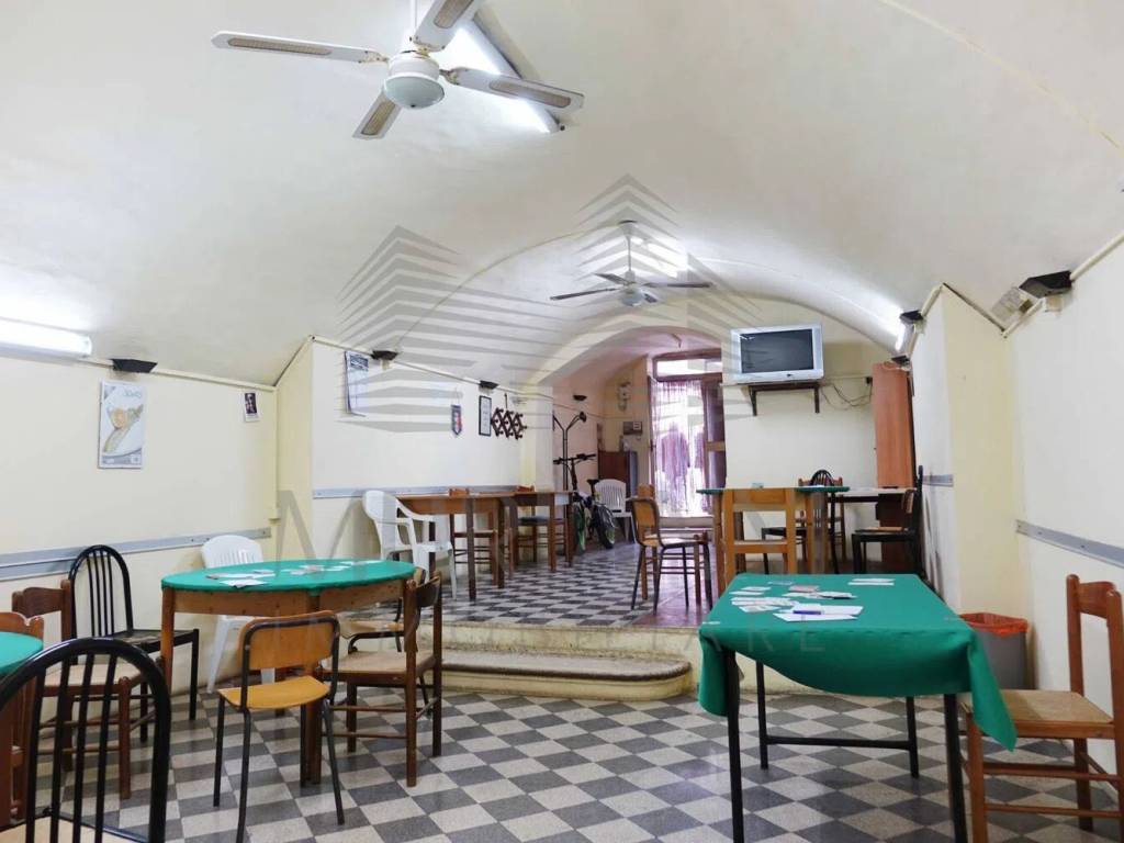 negozio in vendita a Sannicandro di Bari