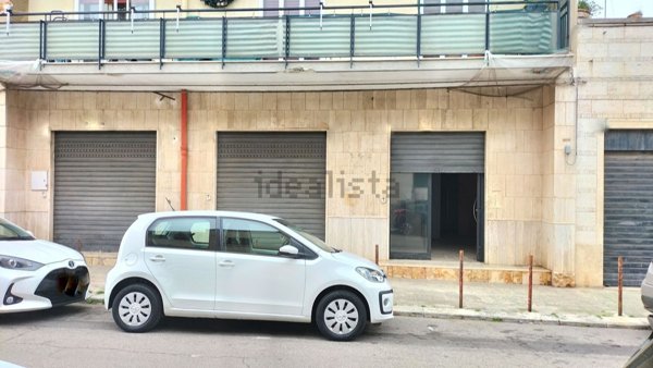 locale commerciale in vendita a Sannicandro di Bari