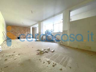 locale commerciale in vendita a Sannicandro di Bari