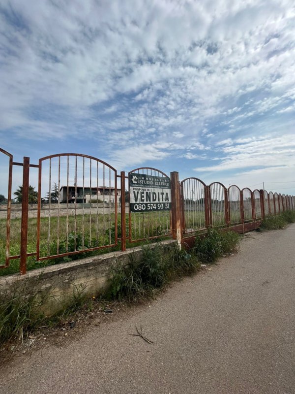 locale commerciale in vendita a Sannicandro di Bari