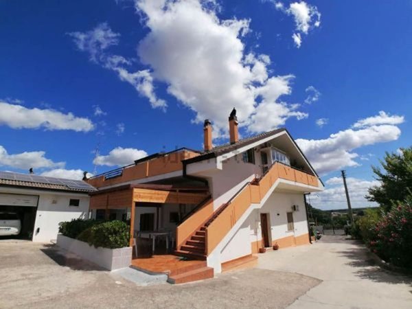 casa indipendente in vendita a Santeramo in Colle