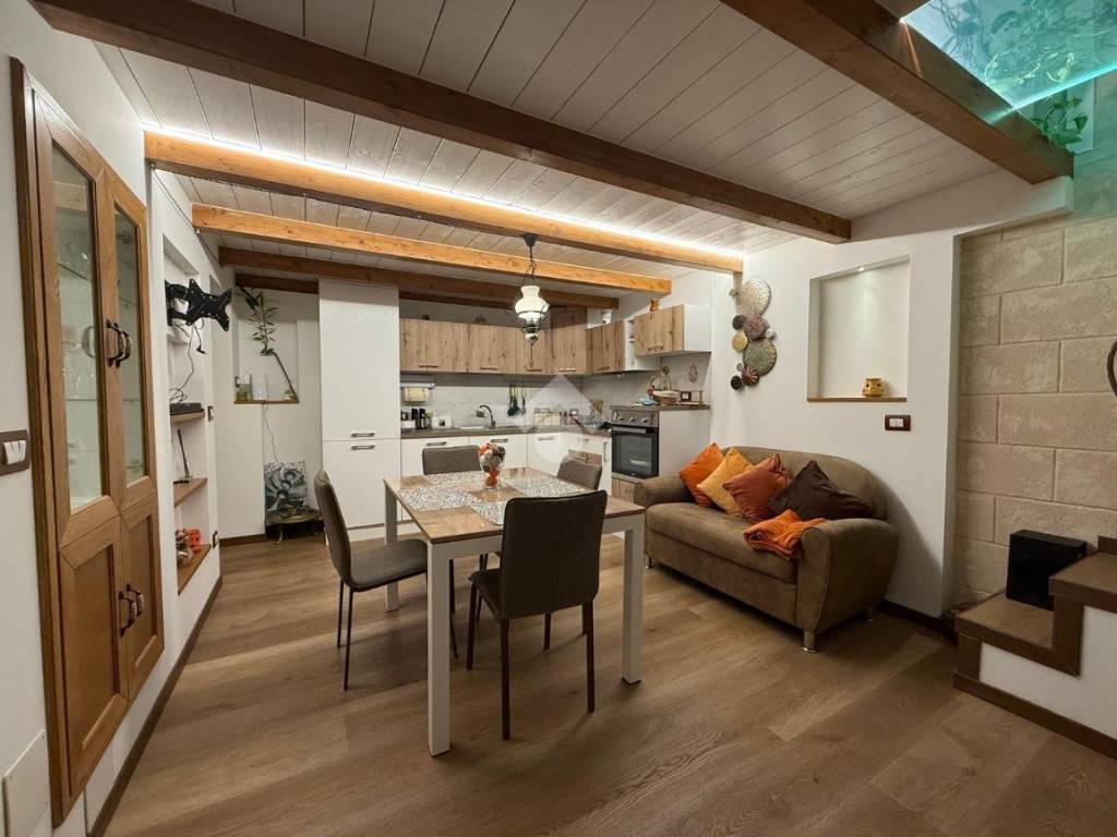 casa indipendente in vendita a Santeramo in Colle