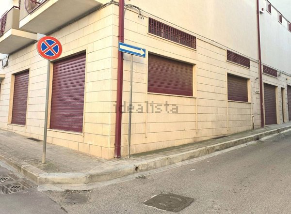 locale commerciale in vendita a Santeramo in Colle